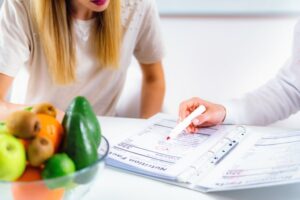 dietitian and patient going over a nutrition label